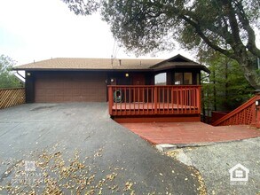 Building Photo - 3+ Bedroom / 2 Bathroom Home with Sunroom & Beautiful Views