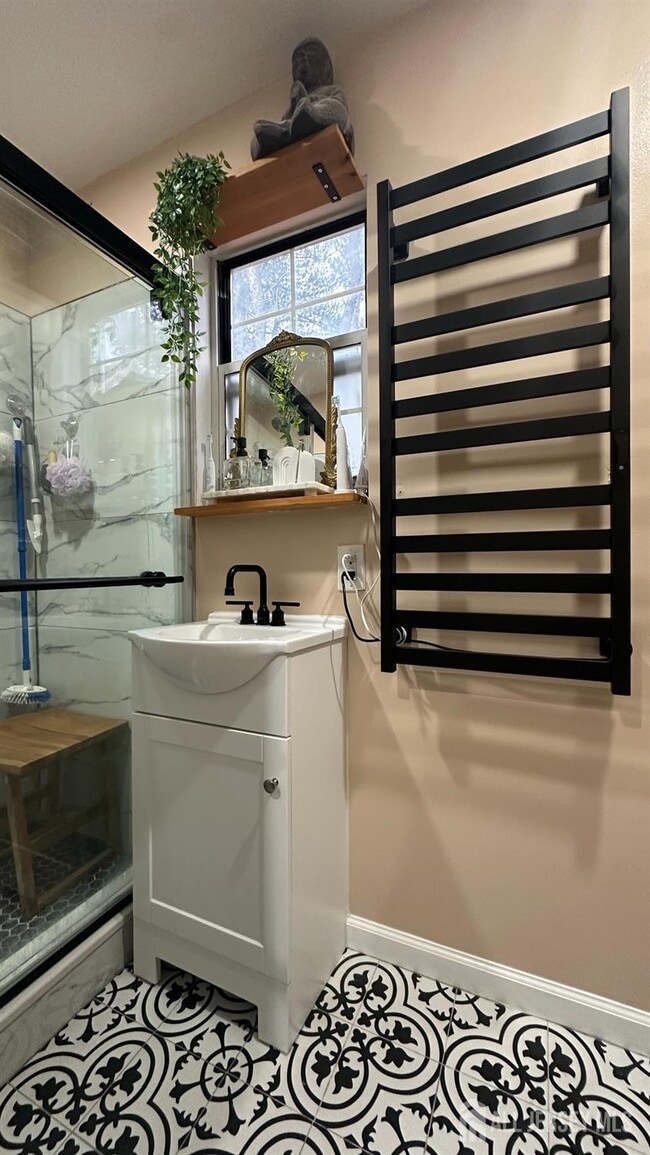 Building Photo - 8 Cosgrove Ct