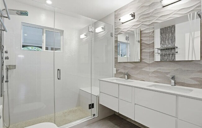 Building Photo - 339 Vine St