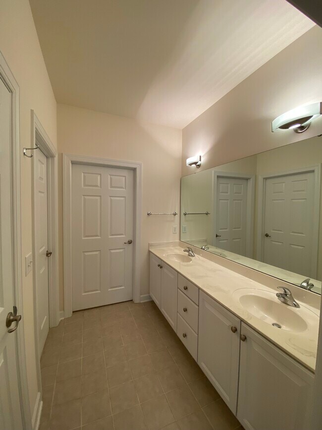 Building Photo - 4700 Ludwell Branch Ct