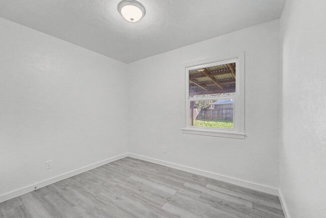 Building Photo - Beautifully Remodeled 3-Bedroom Home with Modern Upgrades