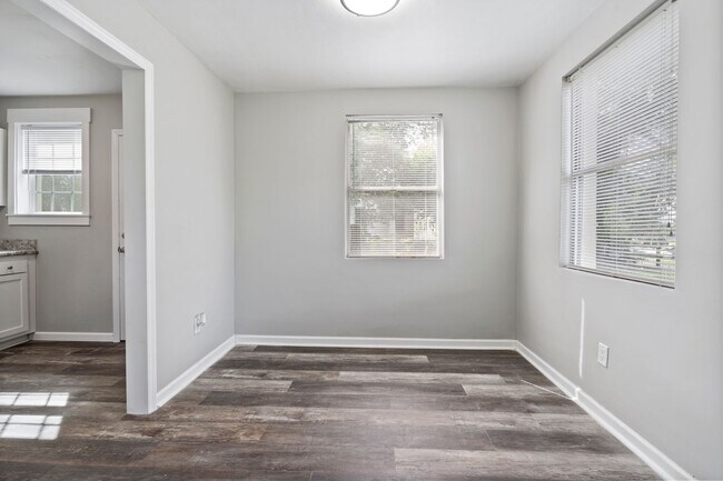 Building Photo - RENOVATED Riverside/ Murray Hill Unit for Rent!