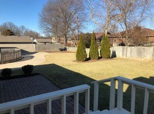 Building Photo - Beautifully Renovated 3 Bedroom 2 Bath Hou...