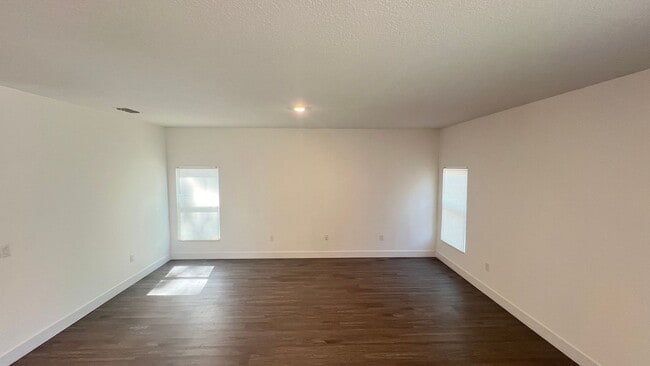 Building Photo - Spacious 4BR Home with Well Water, Pet-Friendly & No HOA