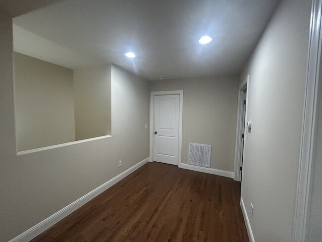 Building Photo - 3-Bedroom 2.5 Bathroom with Walk In Closets and 2-Car Garage For Rent