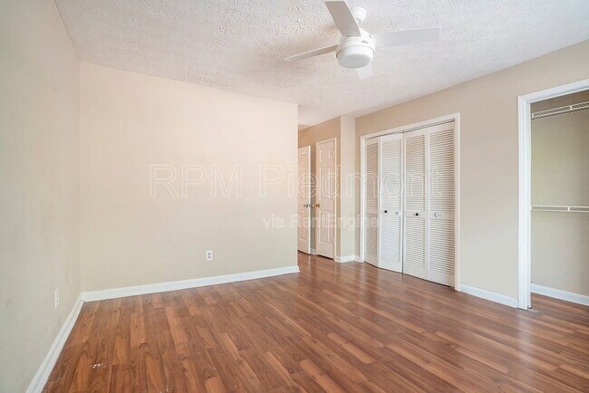 Building Photo - 5467 Park Pl S