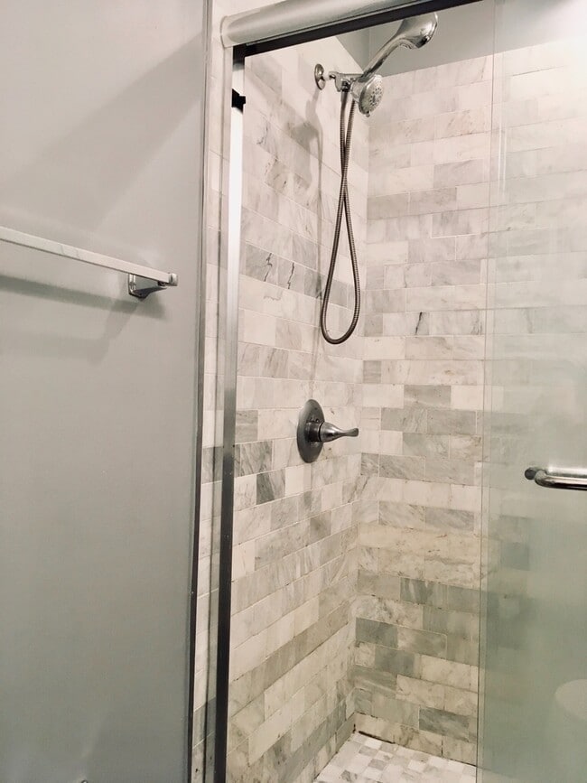 Building Photo - Charming 2 Bedroom/3 Bathroom Townhome w/ Den and In-Unit Laundry in Locust Point, MD! - Parking ...