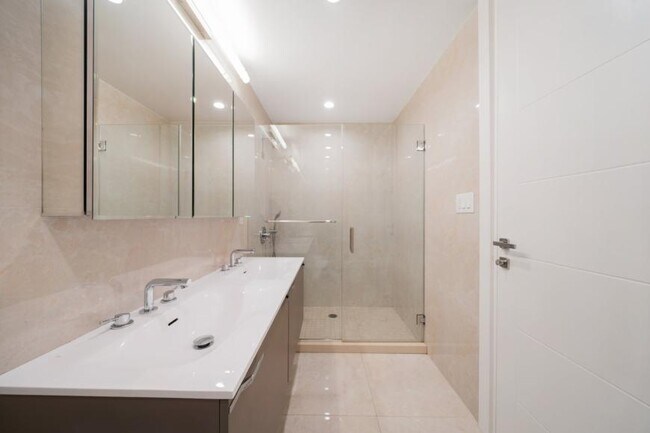 Building Photo - 3 bedroom in Brooklyn NY 11223