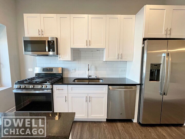 Building Photo - 1724 W Greenleaf Ave