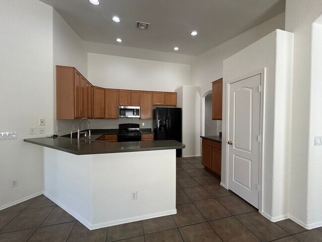 Building Photo - 3861 E Redfield Ct