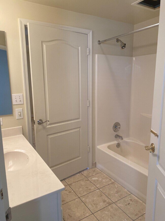 Building Photo - 901 N Monroe St