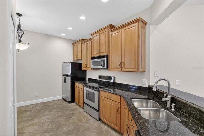 Building Photo - 210 Shell Falls Dr