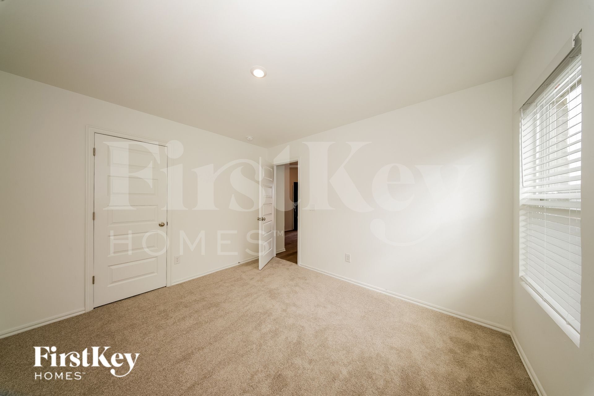 Building Photo - 433 Labelle Ln