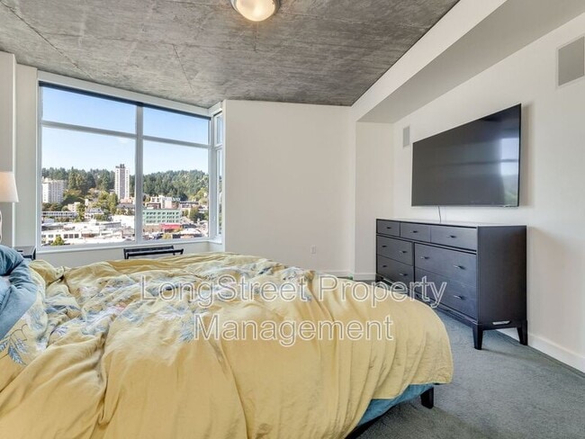 Building Photo - 1926 W Burnside St