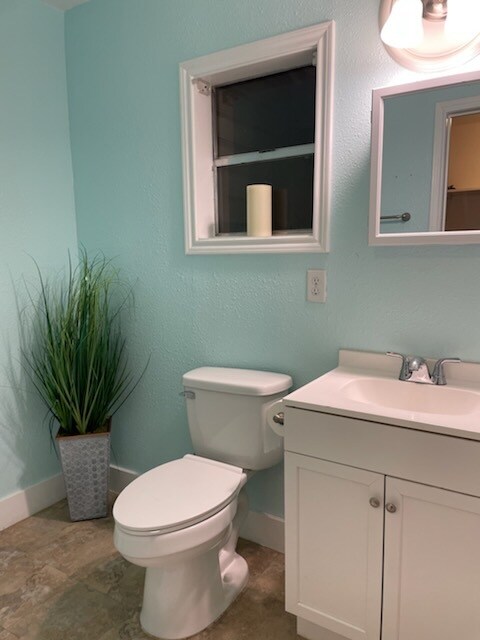 Building Photo - 408 E McKay St