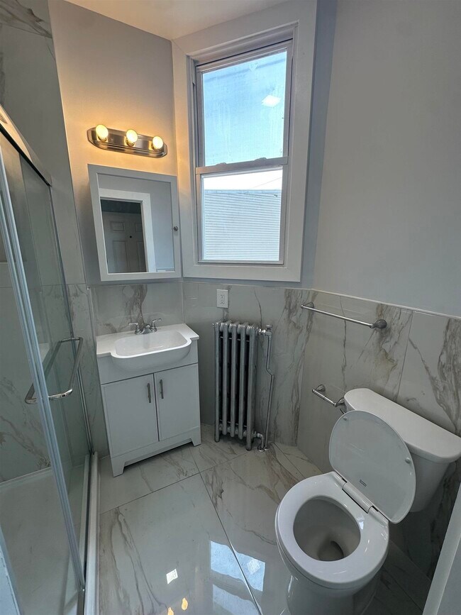 Building Photo - 707 New York Ave