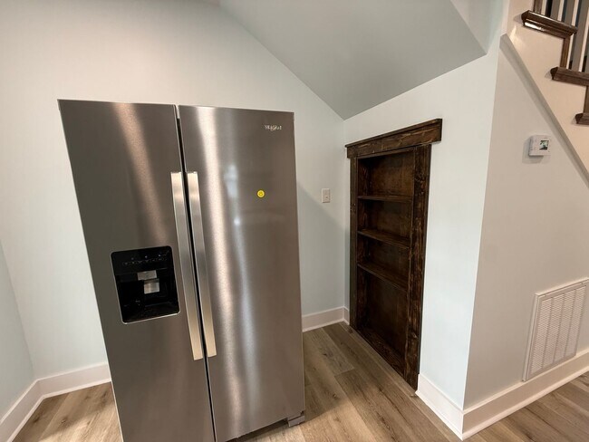 Building Photo - 4 Bedroom 2.5 Bathroom Home Available