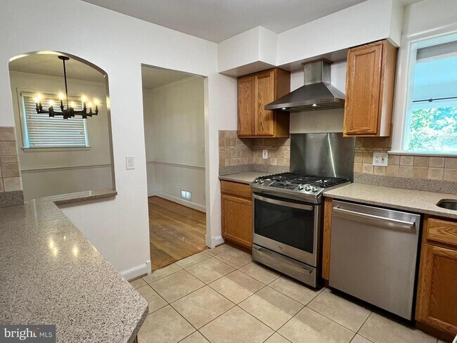 Building Photo - 10710 Jamaica Dr