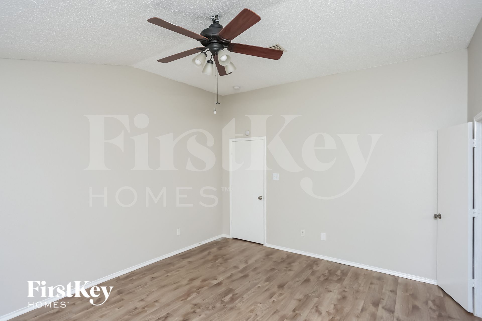 Building Photo - 10141 Chapel Ridge Dr