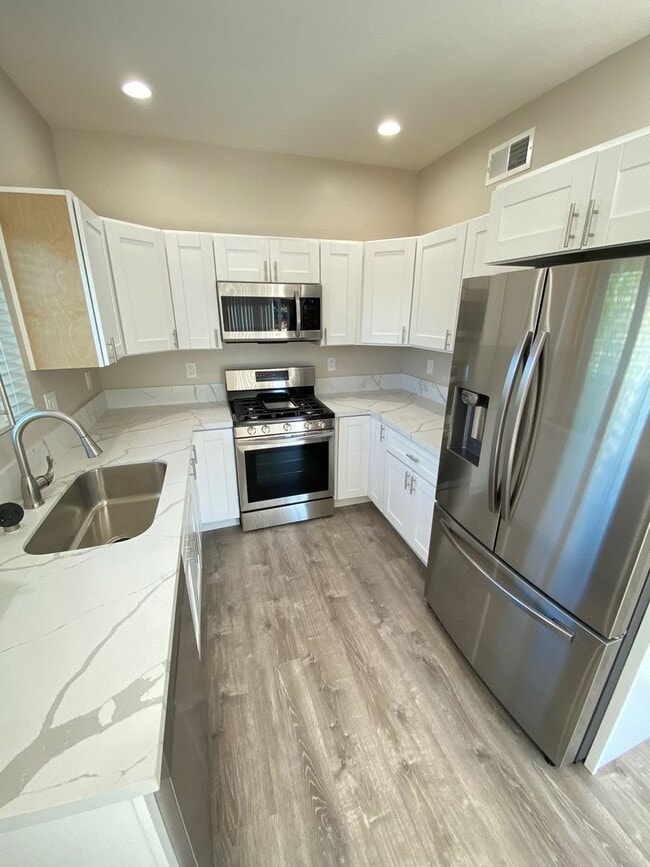 Building Photo - 4BD/2BA on Montezuma, Nice Patio!