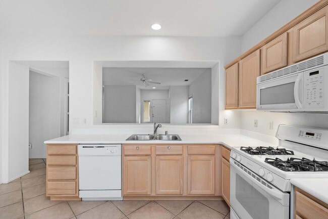 Building Photo - 78472 Glastonbury Way