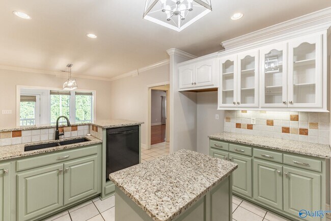 Building Photo - 125 Monument Ln