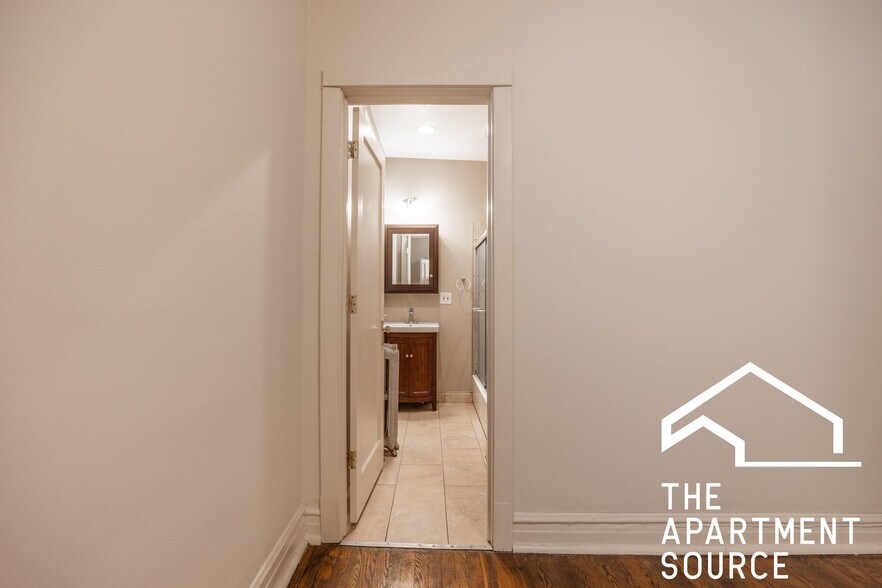 Building Photo - 1432 W Jonquil Ter