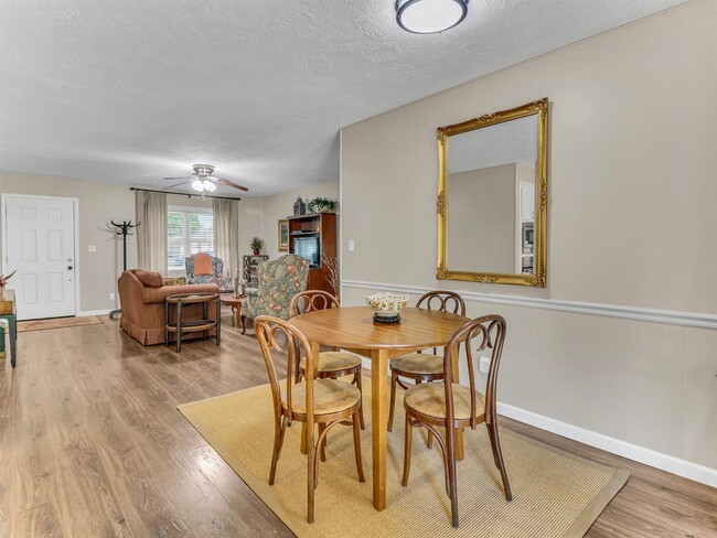 Building Photo - 805 Bluebonnet Ln