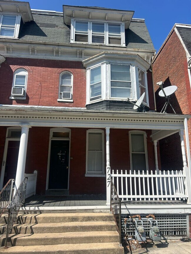 Primary Photo - 727 Linden Ave