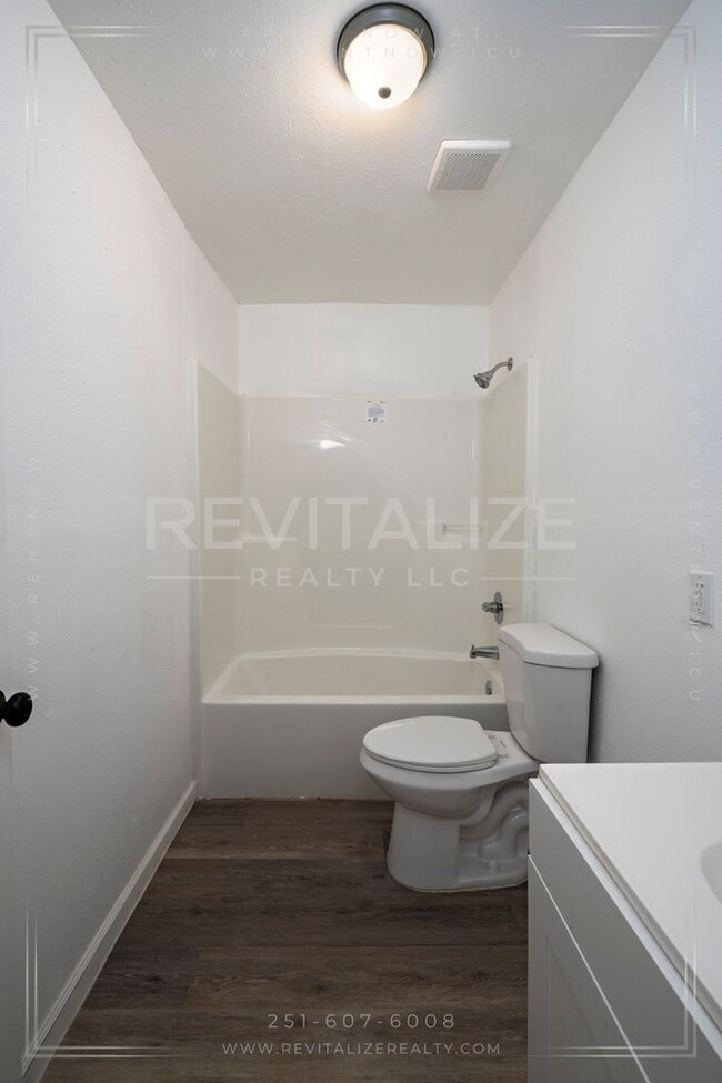 Building Photo - Fully Renovated 3/2 in West Mobile!