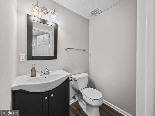 Building Photo - 10110 Shelldrake Cir