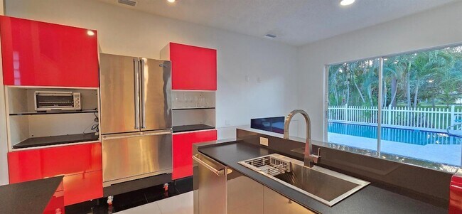 Building Photo - 661 Lake Wellington Dr