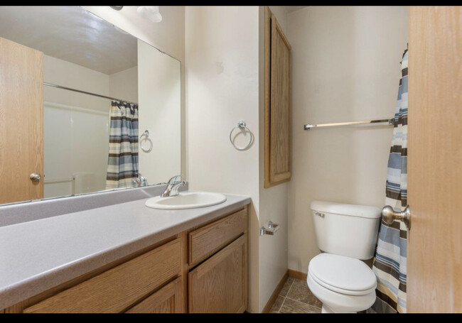 2nd Bathroom - 104 E River Dr