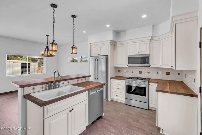 Building Photo - 821 Prescott Heights Dr