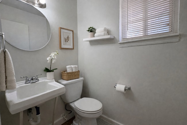 Building Photo - 5504 S Independence Ave