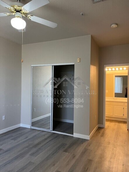 Building Photo - 5401 E Van Buren St