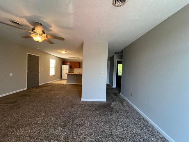 Building Photo - 1611 Meadow Spring Dr