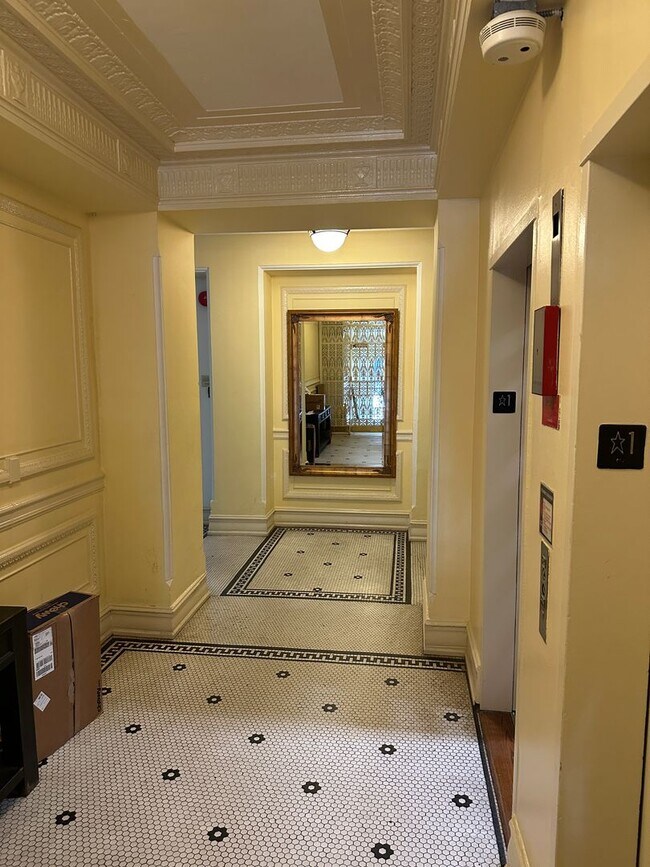 Building Photo - Mt Pleasant Grandeur