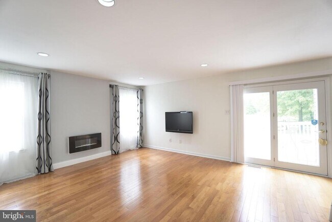 Building Photo - 113 N Stone Ridge Dr