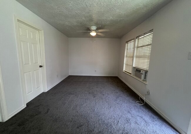 Primary Photo - 831-832 Deerpass Dr