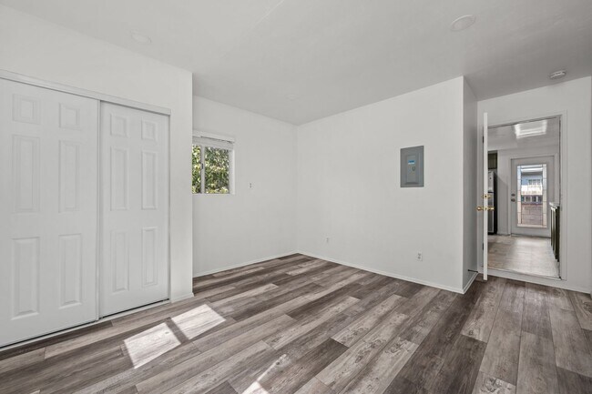 Building Photo - 6467 Cleo St