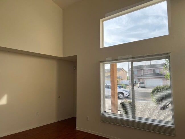 Building Photo - 12038 Ratner St
