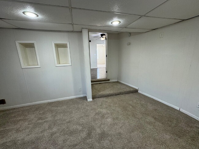 Building Photo - Hilltop 3 Bedroom 1 Bath with Garage Charm You’ll Fall in Love With!