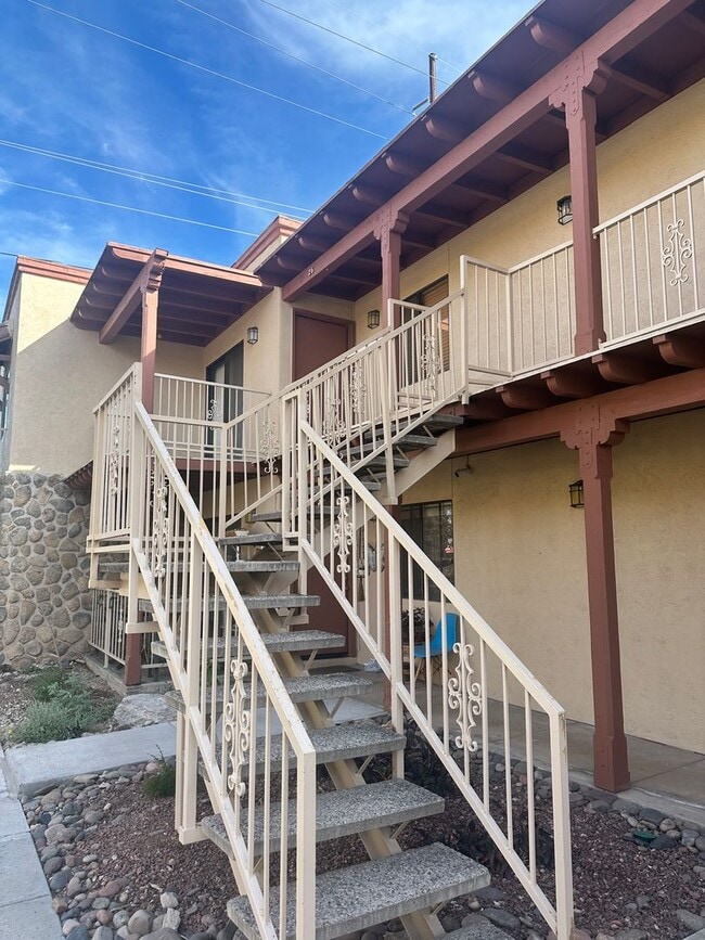 Building Photo - 3357 N Country Club Rd