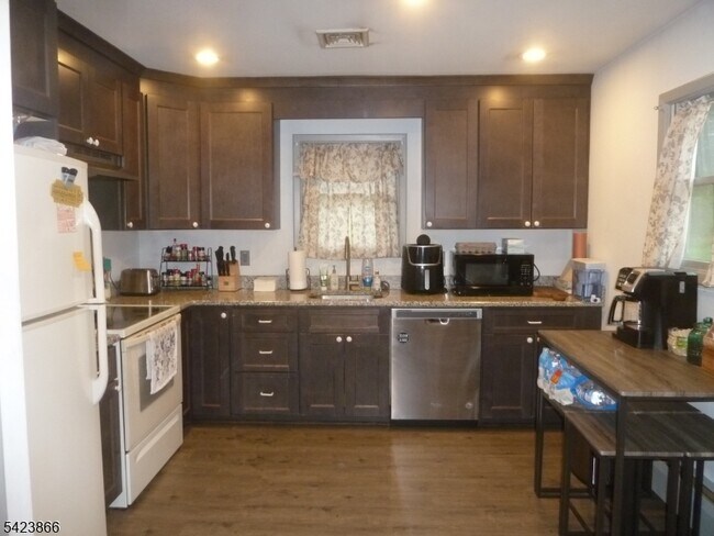 Building Photo - 72 Kennedy Rd