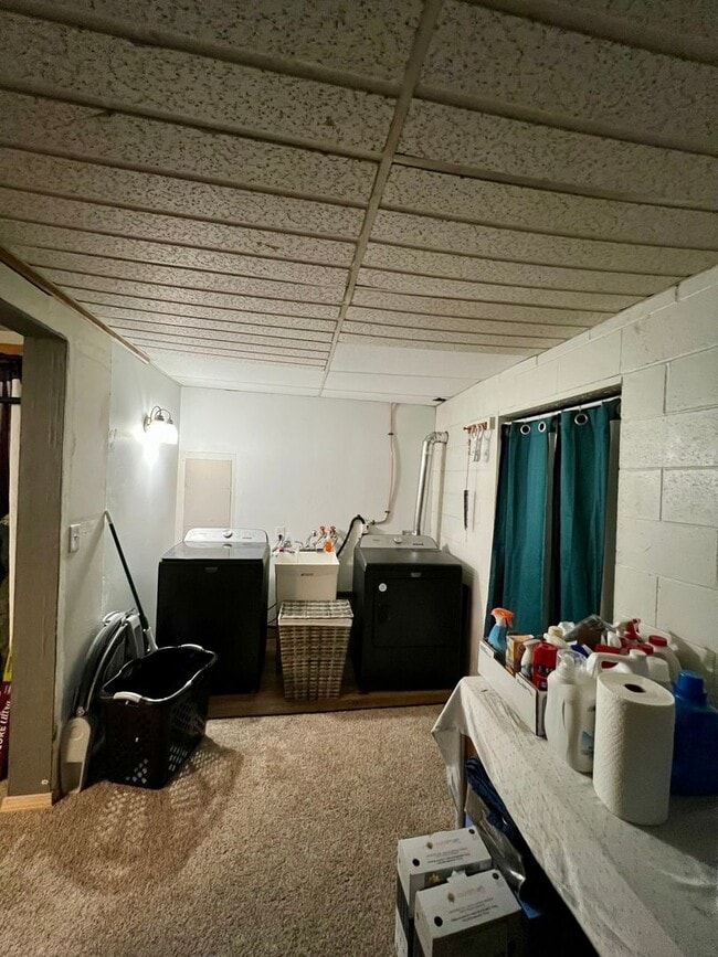 Building Photo - Charming 3-Bedroom Home on 5.84 Acres – Pe...