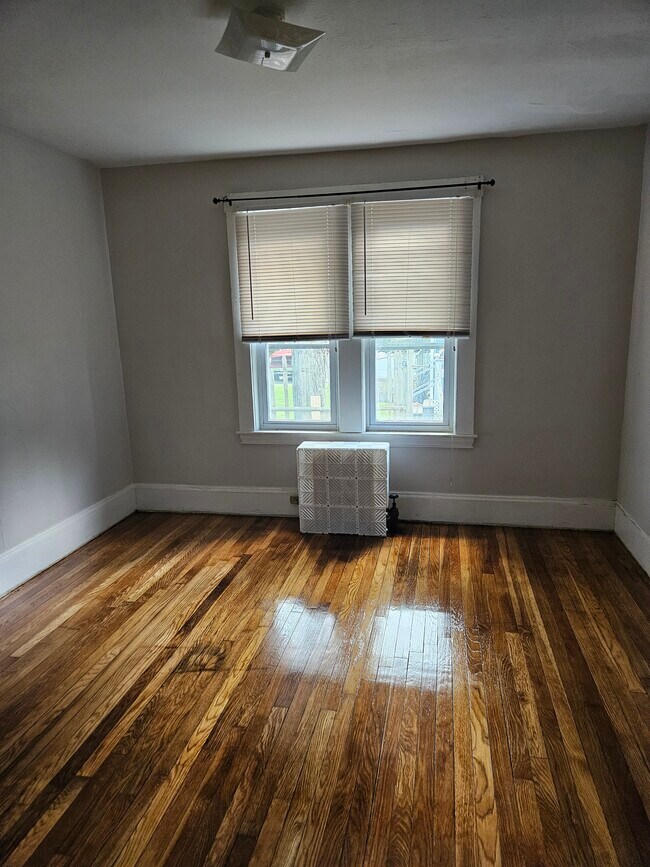 Building Photo - 96 Central St