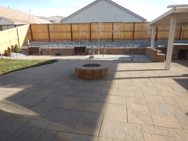 Building Photo - Great Entertaining Home in Verdi!!!