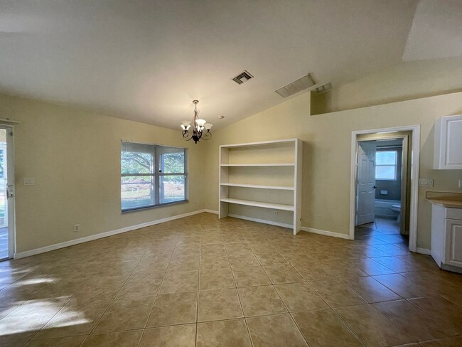 Building Photo - Available Now- 3 bedroom- 2 bath 2 car gar...