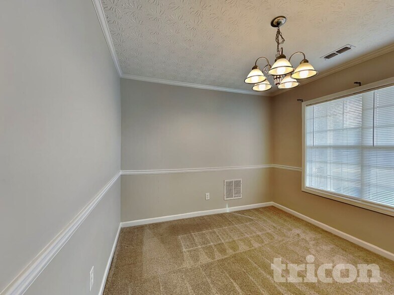 Building Photo - 235 Red Maple Dr